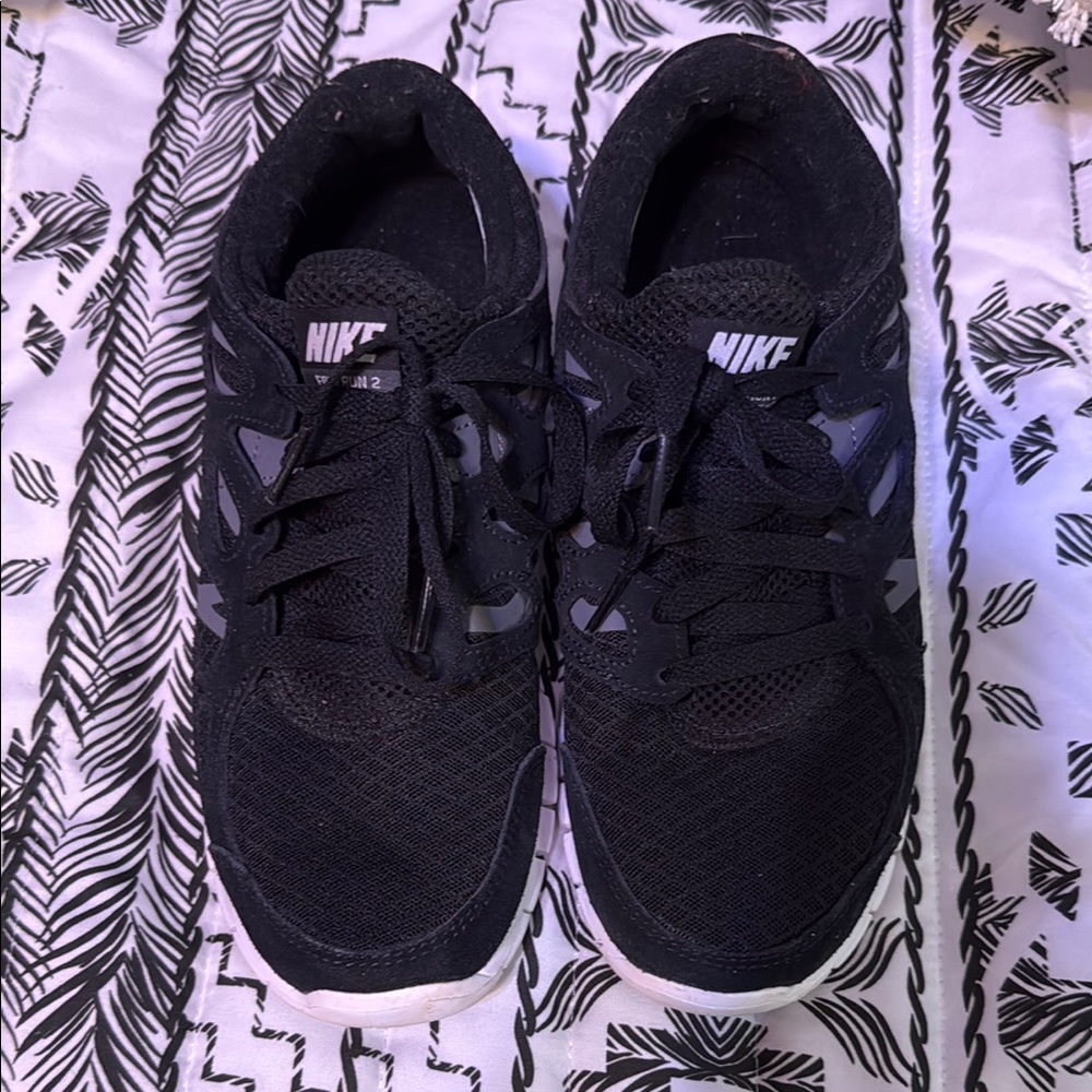 Nike Black and White Athletic Shoes size 8 women’s. EUC